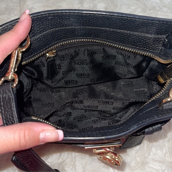 MICHAEL KORS BLACK CROSSBODY - Picture 6 of 6